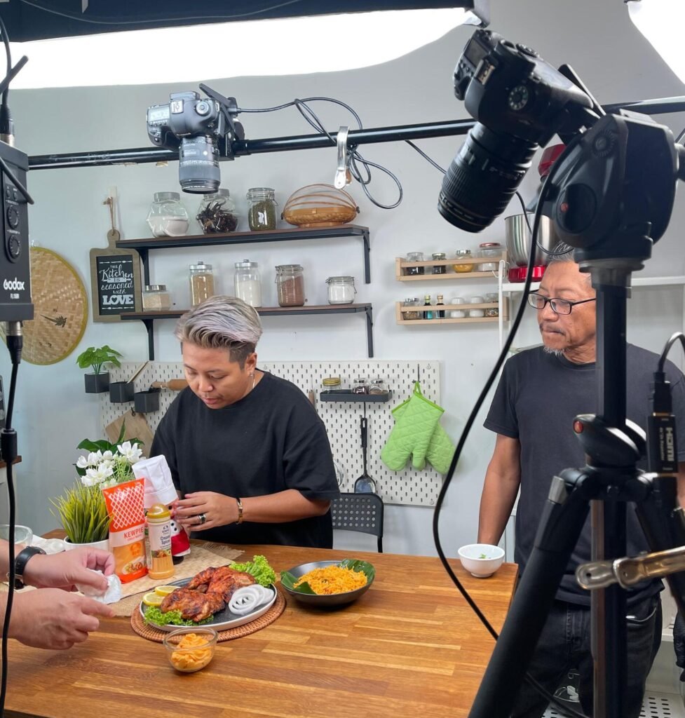 Behind-the-scenes food video production shoot by iCookAsia Digital